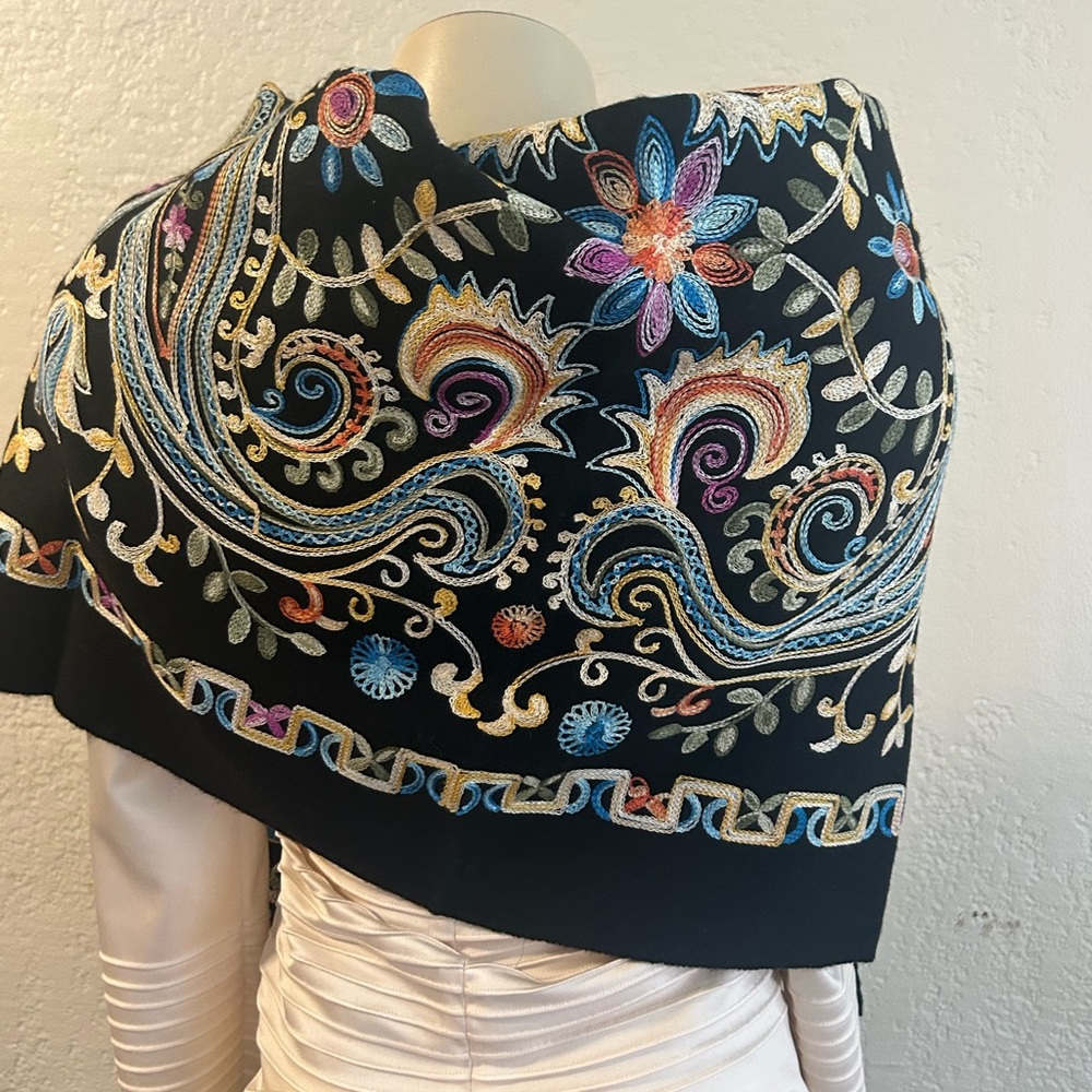 Black 100% Wool Shawl w/ fringes Embroidered details NWOT - Picture 2 of 6